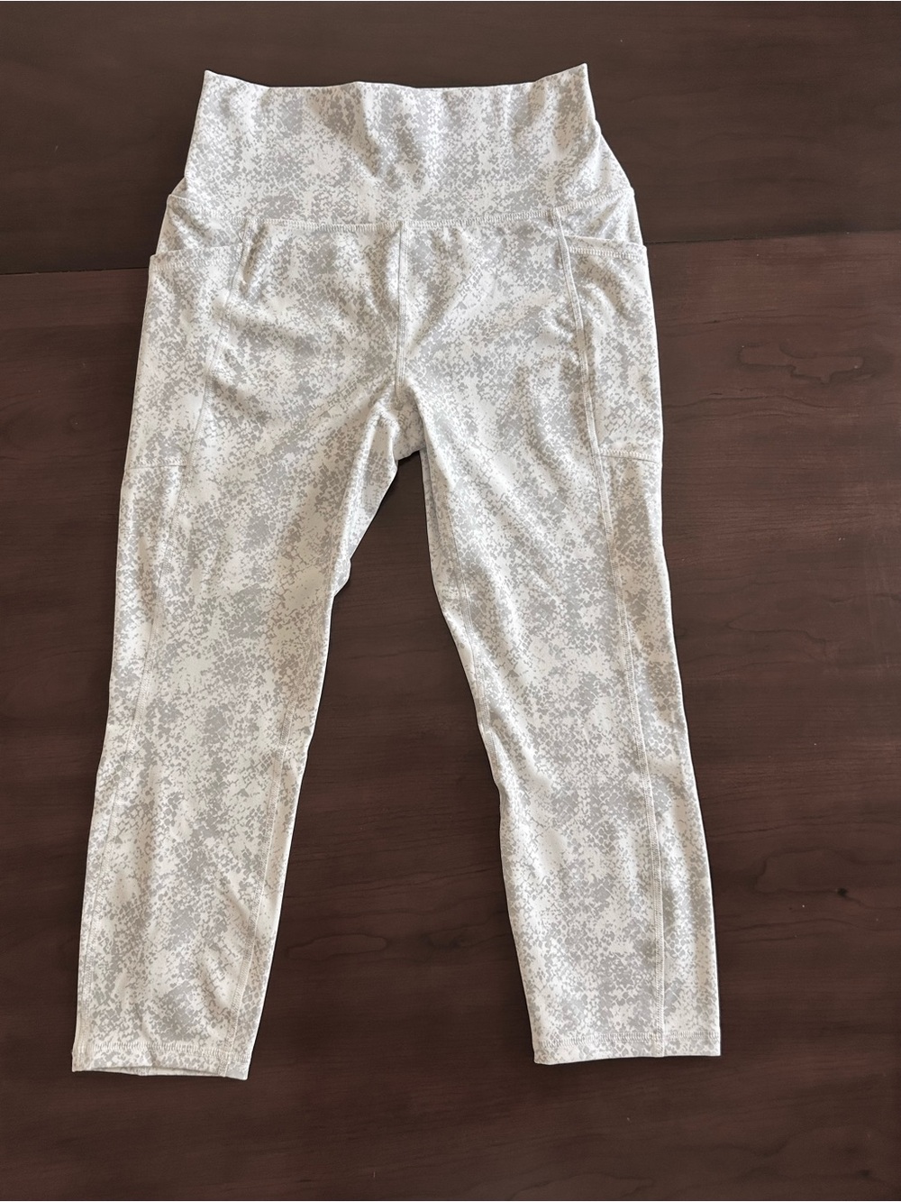 Reebok White/Light Gray Patterned High-Waist Capri Leggings
